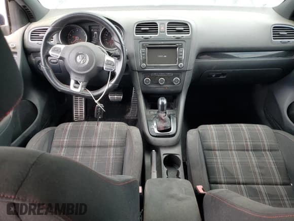 ✅ 2011 Volkswagen Golf GTI w/Sunroof & Navi PZEV • VIN: WVWHD7AJ5BW178011 • Lot: 54235405. Wystawiony na Copart z przebiegiem 118 565 mil. Bezpłatny archiwum sprzedaży aukcyjnych z USA i szczegółowy raport historii pojazdu na DreamBid. Zdjęcie 8.