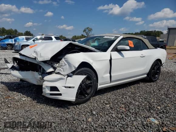 2014 Ford Mustang V6 с VIN 1ZVBP8EM8E5273502, выставлен на аукционе Copart как лот 71125485 с пробегом Не указан миль и Списание • Salvage title. История ставок и продаж доступна на DreamBid. Изображение 1.