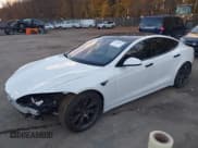 ✅ 2022 Tesla Model S • VIN: 5YJSA1E51NF471311 • Lot: 43680446. Wystawiony na IAAI z przebiegiem 58 632 mil. Bezpłatny archiwum sprzedaży aukcyjnych z USA i szczegółowy raport historii pojazdu na DreamBid. Zdjęcie 2.
