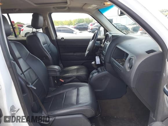 ✅ 2017 Jeep Patriot Latitude • VIN: 1C4NJRFB7HD205626 • Lot: 43027198. Listed on IAAI with 128,844 mi. Free auction sales archive from the USA and detailed vehicle history report at DreamBid. Image 5.