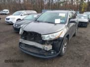 ✅ 2015 Toyota Highlander LE Plus • VIN: 5TDBKRFH0FS118057 • Lot: 43756049. Wystawiony na IAAI z przebiegiem 35 834 mil. Bezpłatny archiwum sprzedaży aukcyjnych z USA i szczegółowy raport historii pojazdu na DreamBid. Zdjęcie 6.