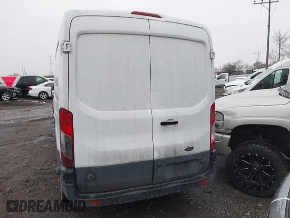 ✅ 2017 Ford Transit • VIN: 1FTYR2CM0HKB09349 • Lot: 41441869. Wystawiony na IAAI z przebiegiem 173 572 mil. Bezpłatny archiwum sprzedaży aukcyjnych z USA i szczegółowy raport historii pojazdu na DreamBid. Zdjęcie 17.