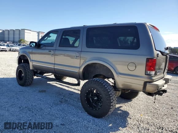 ✅ 2005 Ford Excursion Limited • VIN: 1FMNU43S55EB45717 • Лот: 47035815. Опубликован ранее на Copart с пробегом 140 723 миль. Бесплатный доступ к архиву аукционных продаж из США и подробный отчёт об истории автомобиля на DreamBid. Изображение 2.