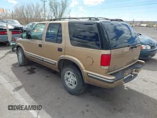✅ 1999 Chevrolet Blazer LS • VIN: 1GNDT13W1X2132656 • Lot: 41784442. Wystawiony na IAAI z przebiegiem 144 999 mil. Bezpłatny archiwum sprzedaży aukcyjnych z USA i szczegółowy raport historii pojazdu na DreamBid. Zdjęcie 3.
