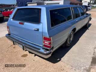 1988 Chevrolet Caprice z VIN 1G1BN81Y8JR214558, wystawiony jako Copart lot #59442205 z przebiegiem 89 217 mil mil oraz Czysty tytuł • Clean title. Historia ofert i sprzedaży dostępna na DreamBid. Obrazek 4.