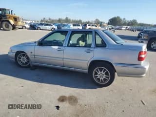 ✅ 2000 Volvo S70 • VIN: YV1LS56D0Y2652397 • Lot: 77915954. Wystawiony na Copart z przebiegiem 178 061 mil. Bezpłatny archiwum sprzedaży aukcyjnych z USA i szczegółowy raport historii pojazdu na DreamBid. Zdjęcie 2.