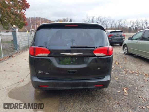 ✅ 2017 Chrysler Pacifica LX • VIN: 2C4RC1CG5HR608773 • Lot: 43596492. Wystawiony na IAAI z przebiegiem 208 440 mil. Bezpłatny archiwum sprzedaży aukcyjnych z USA i szczegółowy raport historii pojazdu na DreamBid. Zdjęcie 16.