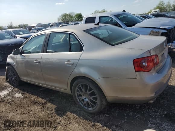 ✅ 2007 Volkswagen Jetta 2.5 • VIN: 3VWRF71K07M011261 • Lot: 50465785. Listed on Copart with 58,476 mi. Free auction sales archive from the USA and detailed vehicle history report at DreamBid. Image 2.