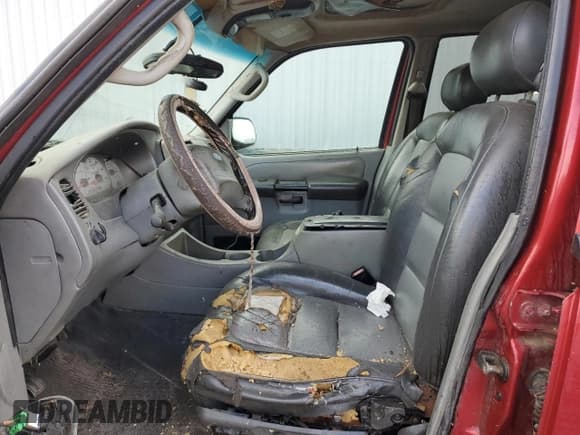 ✅ 2003 Ford Explorer Sport Trac XLS • VIN: 1FMDU67E13UC58546 • Lot: 84607495. Wystawiony na Copart z przebiegiem Nie podano. Bezpłatny archiwum sprzedaży aukcyjnych z USA i szczegółowy raport historii pojazdu na DreamBid. Zdjęcie 7.