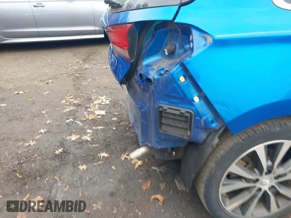 ✅ 2018 Hyundai Elantra • VIN: KMHH35LE5JU021057 • Lot: 43755207. Listed on IAAI with 33,053 mi. Free auction sales archive from the USA and detailed vehicle history report at DreamBid. Image 19.