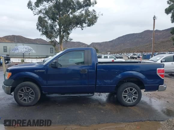 ✅ 2012 Ford F-150 XL • VIN: 1FTMF1CM1CKD05956 • Lot: 43762466. Wystawiony na IAAI z przebiegiem 243 281 mil. Bezpłatny archiwum sprzedaży aukcyjnych z USA i szczegółowy raport historii pojazdu na DreamBid. Zdjęcie 14.