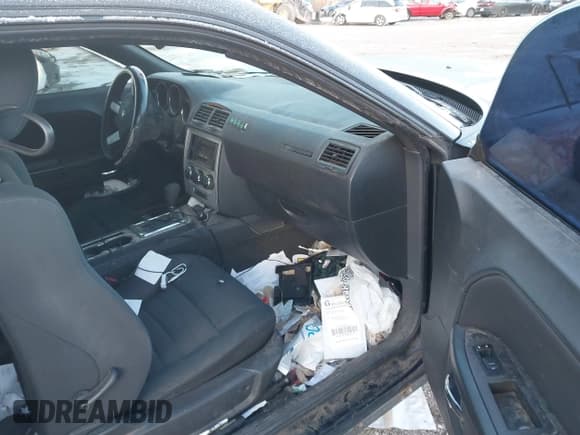 ✅ 2010 Dodge Challenger SE • VIN: 2B3CJ4DV7AH208334 • Lot: 41367327. Wystawiony na IAAI z przebiegiem 226 748 mil. Bezpłatny archiwum sprzedaży aukcyjnych z USA i szczegółowy raport historii pojazdu na DreamBid. Zdjęcie 5.