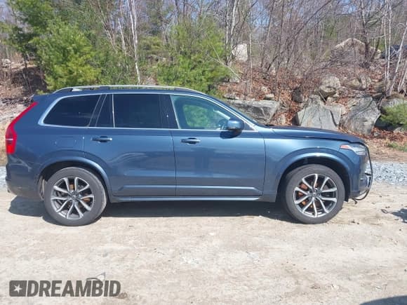 ✅ 2018 Volvo XC90 Momentum • VIN: YV4102PK7J1351715 • Lot: 41901889. Wystawiony na IAAI z przebiegiem 97 513 mil. Bezpłatny archiwum sprzedaży aukcyjnych z USA i szczegółowy raport historii pojazdu na DreamBid. Zdjęcie 13.