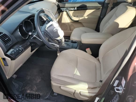 ✅ 2012 Kia Sorento LX • VIN: 5XYKT3A29CG190784 • Lot: 93637575. Wystawiony na Copart z przebiegiem 111 744 mil. Bezpłatny archiwum sprzedaży aukcyjnych z USA i szczegółowy raport historii pojazdu na DreamBid. Zdjęcie 7.