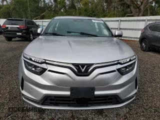 ✅ 2024 VinFast VF 8 Plus • VIN: RLLV1AFA6RH004485 • Lot: 79729844. Wystawiony na Copart z przebiegiem Nie podano. Bezpłatny archiwum sprzedaży aukcyjnych z USA i szczegółowy raport historii pojazdu na DreamBid. Zdjęcie 5.