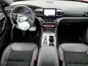 ✅ 2022 Ford Explorer ST-Line • VIN: 1FMSK8KH7NGA27596 • Lot: 48417085. Wystawiony na Copart z przebiegiem 30 477 mil. Bezpłatny archiwum sprzedaży aukcyjnych z USA i szczegółowy raport historii pojazdu na DreamBid. Zdjęcie 8.