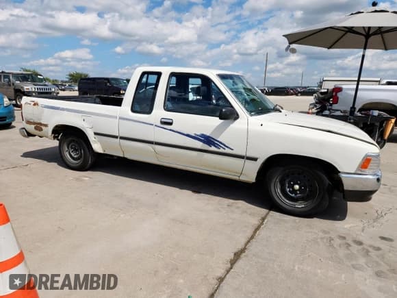 ✅ 1993 Toyota Pickup DLX • VIN: JT4RN93P4P5087470 • Lot: 81304135. Wystawiony na Copart z przebiegiem 117 692 mil. Bezpłatny archiwum sprzedaży aukcyjnych z USA i szczegółowy raport historii pojazdu na DreamBid. Zdjęcie 4.