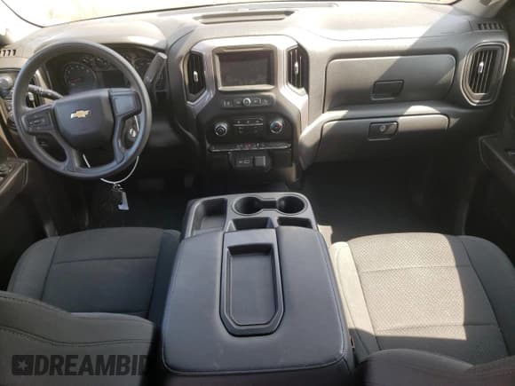 ✅ 2021 Chevrolet Silverado 1500 Custom • VIN: 3GCPYBEH9MG130670 • Lot: 68754854. Wystawiony na Copart z przebiegiem 63 770 mil. Bezpłatny archiwum sprzedaży aukcyjnych z USA i szczegółowy raport historii pojazdu na DreamBid. Zdjęcie 8.