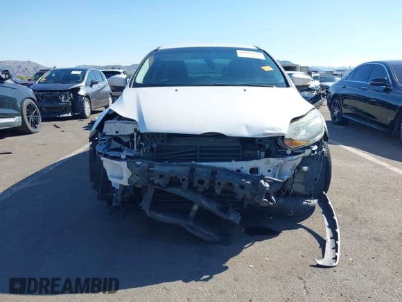 ✅ 2014 Ford Focus Titanium • VIN: 1FADP3J28EL281846 • Lot: 43299187. Wystawiony na IAAI z przebiegiem 108 054 mil. Bezpłatny archiwum sprzedaży aukcyjnych z USA i szczegółowy raport historii pojazdu na DreamBid. Zdjęcie 6.