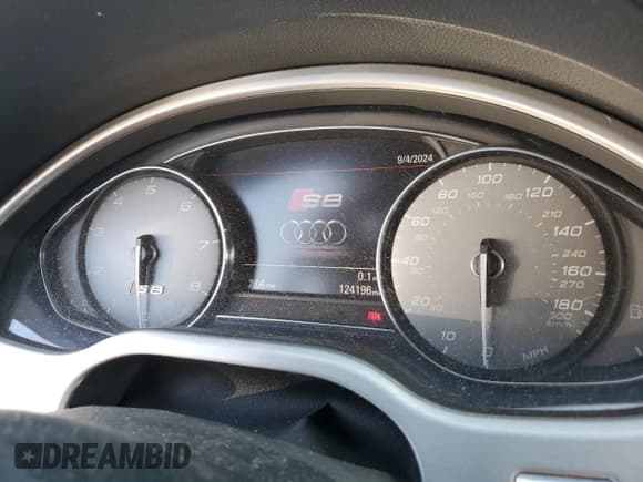 ✅ 2014 Audi S8 • VIN: WAUD2AFD6EN004797 • Lot: 69993344. Wystawiony na Copart z przebiegiem 124 196 mil. Bezpłatny archiwum sprzedaży aukcyjnych z USA i szczegółowy raport historii pojazdu na DreamBid. Zdjęcie 9.