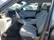 ✅ 2024 Hyundai Palisade SEL • VIN: KM8R44GE1RU801994 • Lot: 81819115. Wystawiony na Copart z przebiegiem 17 640 mil. Bezpłatny archiwum sprzedaży aukcyjnych z USA i szczegółowy raport historii pojazdu na DreamBid. Zdjęcie 7.