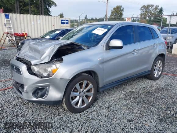 2014 Mitsubishi Outlander SE с VIN 4A4AR4AU1EE026516, выставлен на аукционе IAAI как лот 43337686 с пробегом 113 351 миль миль и . История ставок и продаж доступна на DreamBid. Изображение 2.