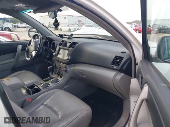 ✅ 2012 Toyota Highlander • VIN: 5TDZK3EH6CS052557 • Lot: 42865155. Wystawiony na IAAI z przebiegiem 383 621 mil. Bezpłatny archiwum sprzedaży aukcyjnych z USA i szczegółowy raport historii pojazdu na DreamBid. Zdjęcie 5.