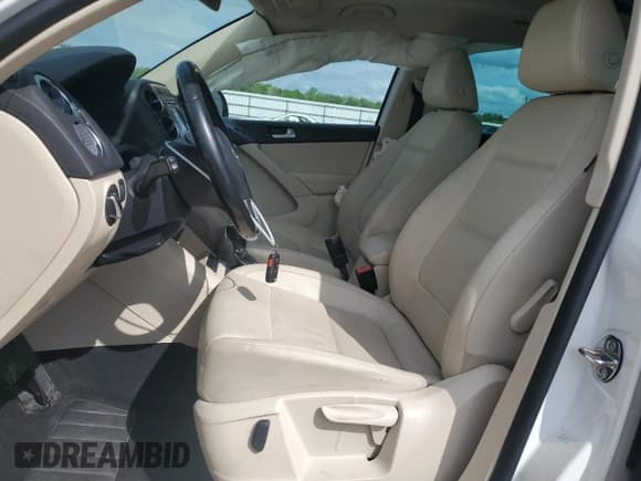 ✅ 2013 Volkswagen Tiguan SE • VIN: WVGBV7AX7DW512304 • Lot: 55928365. Listed on Copart with 142,520 mi. Free auction sales archive from the USA and detailed vehicle history report at DreamBid. Image 7.