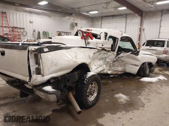 ✅ 2006 Chevrolet Silverado 1500 • VIN: 1GBHC23246F128626 • Лот: 41574542. Опубликован ранее на IAAI с пробегом Не указан. Бесплатный доступ к архиву аукционных продаж из США и подробный отчёт об истории автомобиля на DreamBid. Изображение 4.