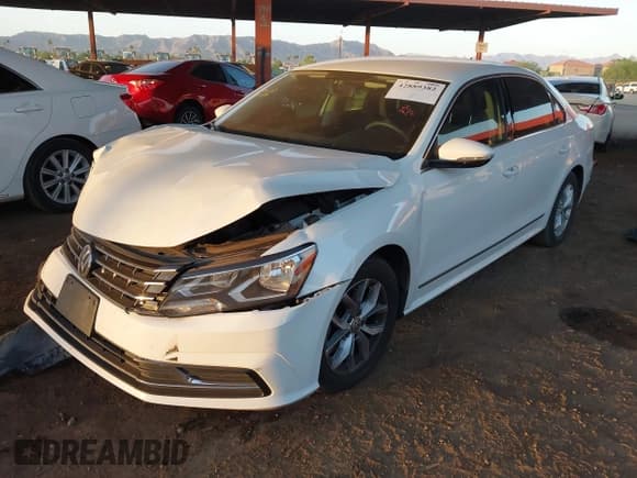 ✅ 2017 Volkswagen Passat S • VIN: 1VWAT7A33HC019579 • Lot: 42889382. Wystawiony na IAAI z przebiegiem 55 544 mil. Bezpłatny archiwum sprzedaży aukcyjnych z USA i szczegółowy raport historii pojazdu na DreamBid. Zdjęcie 17.