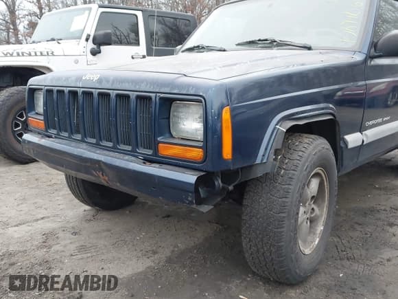 ✅ 2001 Jeep Cherokee Sport • VIN: 1J4FF48SX1L620872 • Lot: 43894063. Listed on IAAI with 164,586 mi. Free auction sales archive from the USA and detailed vehicle history report at DreamBid. Image 6.