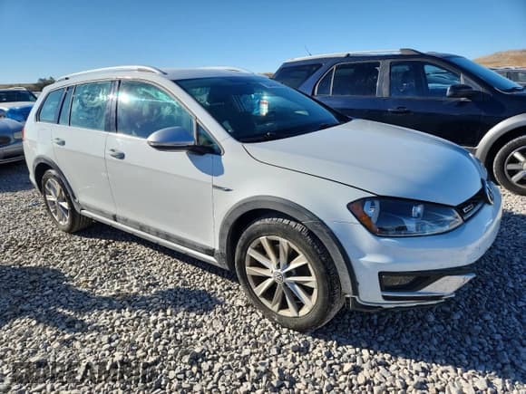 ✅ 2017 Volkswagen Golf S • VIN: 3VWH17AU5HM539018 • Lot: 84448565. Wystawiony na Copart z przebiegiem 70 300 mil. Bezpłatny archiwum sprzedaży aukcyjnych z USA i szczegółowy raport historii pojazdu na DreamBid. Zdjęcie 4.