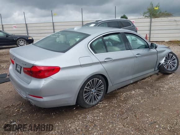 ✅ 2019 BMW 5 Series 530i • VIN: WBAJA5C51KWW22318 • Лот: 43304765. Опубликован ранее на IAAI с пробегом Не указан. Бесплатный доступ к архиву аукционных продаж из США и подробный отчёт об истории автомобиля на DreamBid. Изображение 4.