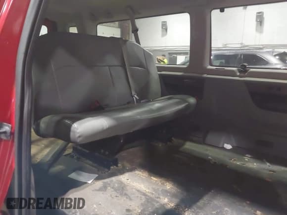 ✅ 2014 Ford Econoline Passenger XL • VIN: 1FBSS3BL4EDA36080 • Lot: 41566896. Wystawiony na IAAI z przebiegiem 113 319 mil. Bezpłatny archiwum sprzedaży aukcyjnych z USA i szczegółowy raport historii pojazdu na DreamBid. Zdjęcie 8.