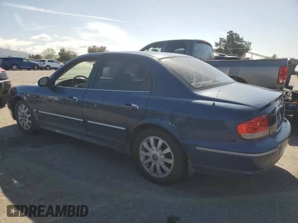 2004 Hyundai Sonata GLS z VIN KMHWF35HX4A019062, wystawiony jako Copart lot #49721485 z przebiegiem 234 570 mil mil oraz Szkoda całkowita • Salvage title. Historia ofert i sprzedaży dostępna na DreamBid. Obrazek 2.