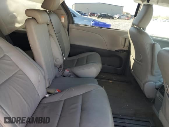 ✅ 2018 Toyota Sienna XLE • VIN: 5TDYZ3DC2JS914389 • Lot: 91562045. Listed on Copart with 128,765 mi. Free auction sales archive from the USA and detailed vehicle history report at DreamBid. Image 11.