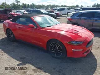 ✅ 2020 Ford Mustang EcoBoost Premium • VIN: 1FATP8UH6L5125640 • Lot: 43557700. Wystawiony na IAAI z przebiegiem 81 845 mil. Bezpłatny archiwum sprzedaży aukcyjnych z USA i szczegółowy raport historii pojazdu na DreamBid. Zdjęcie 1.