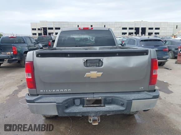 ✅ 2009 Chevrolet Silverado 2500HD LT • VIN: 1GCHK59K99E147190 • Lot: 42651797. Wystawiony na IAAI z przebiegiem 284 045 mil. Bezpłatny archiwum sprzedaży aukcyjnych z USA i szczegółowy raport historii pojazdu na DreamBid. Zdjęcie 14.