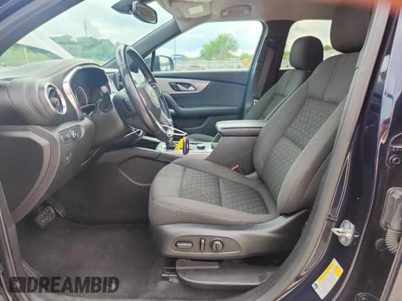 2020 Chevrolet Blazer LT z VIN 3GNKBBRA8LS616883, wystawiony jako Copart lot #61484815 z przebiegiem 85 654 mil mil oraz Szkoda całkowita • Salvage title. Historia ofert i sprzedaży dostępna na DreamBid. Obrazek 7.