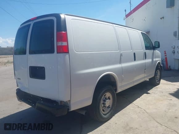 ✅ 2019 Chevrolet Express Cargo • VIN: 1GCWGAFP9K1370862 • Lot: 42410939. Listed on IAAI with 83,319 mi. Free auction sales archive from the USA and detailed vehicle history report at DreamBid. Image 4.
