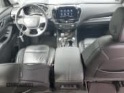 ✅ 2021 Chevrolet Traverse LT • VIN: 1GNERHKW7MJ213207 • Lot: 80019705. Wystawiony na Copart z przebiegiem 71 645 mil. Bezpłatny archiwum sprzedaży aukcyjnych z USA i szczegółowy raport historii pojazdu na DreamBid. Zdjęcie 8.