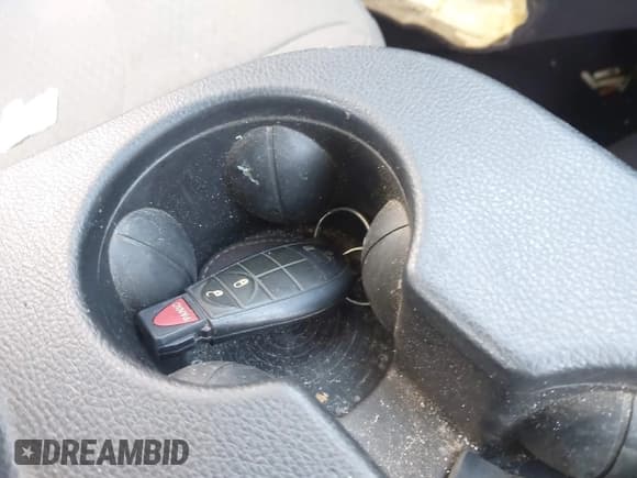 ✅ 2019 Ram 1500 Tradesman • VIN: 1C6RR6FG2KS653528 • Lot: 43504180. Wystawiony na IAAI z przebiegiem 170 955 mil. Bezpłatny archiwum sprzedaży aukcyjnych z USA i szczegółowy raport historii pojazdu na DreamBid. Zdjęcie 11.