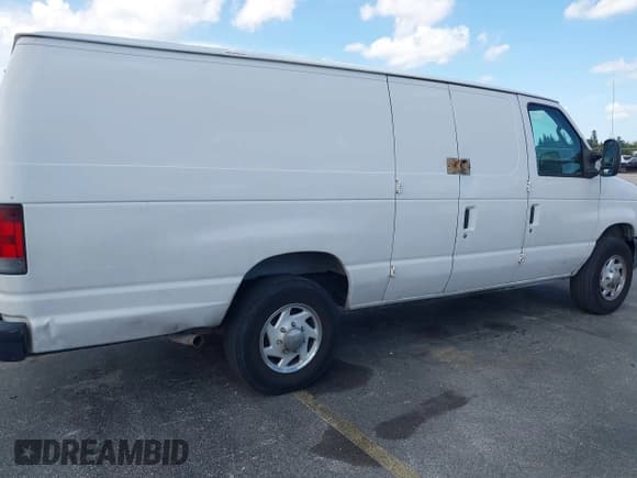✅ 2012 Ford Econoline Cargo Commercial • VIN: 1FTNS2EW8CDA13858 • Lot: 42473899. Wystawiony na IAAI z przebiegiem 336 332 mil. Bezpłatny archiwum sprzedaży aukcyjnych z USA i szczegółowy raport historii pojazdu na DreamBid. Zdjęcie 6.