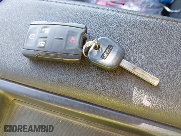 ✅ 2018 GMC Canyon 4WD SLE • VIN: 1GTG6CEN1J1174643 • Лот: 43660608. Опубликован ранее на IAAI с пробегом 83 972 миль. Бесплатный доступ к архиву аукционных продаж из США и подробный отчёт об истории автомобиля на DreamBid. Изображение 11.