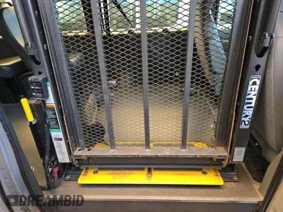 ✅ 2012 Ford Econoline Cargo Commercial • VIN: 1FTNE2EW5CDB25850 • Lot: 90483545. Wystawiony na Copart z przebiegiem 163 715 mil. Bezpłatny archiwum sprzedaży aukcyjnych z USA i szczegółowy raport historii pojazdu na DreamBid. Zdjęcie 12.