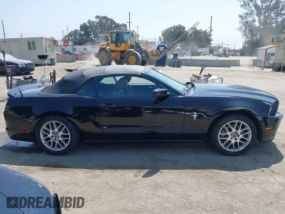 2014 Ford Mustang V6 с VIN 1ZVBP8EM0E5275146, выставлен на аукционе IAAI как лот 42606251 с пробегом 42 663 миль миль и . История ставок и продаж доступна на DreamBid. Изображение 14.