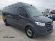 ✅ 2022 Mercedes-Benz Sprinter Cargo • VIN: W1W4ECHY5NT109594 • Лот: 86389144. Опубликован ранее на Copart с пробегом 148 413 миль. Бесплатный доступ к архиву аукционных продаж из США и подробный отчёт об истории автомобиля на DreamBid. Изображение 4.