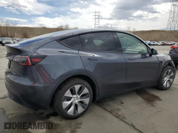 ✅ 2022 Tesla Model Y Long Range • VIN: 7SAYGDEE2NF443711 • Lot: 50913815. Wystawiony na Copart z przebiegiem 19 700 mil. Bezpłatny archiwum sprzedaży aukcyjnych z USA i szczegółowy raport historii pojazdu na DreamBid. Zdjęcie 3.
