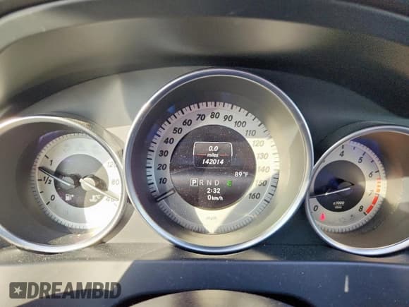 ✅ 2014 Mercedes-Benz C 250 Sport • VIN: WDDGF4HB7ER314439 • Lot: 93074035. Listed on Copart with 142,014 mi. Free auction sales archive from the USA and detailed vehicle history report at DreamBid. Image 9.