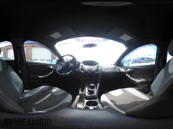 ✅ 2014 Ford Focus ST • VIN: 1FADP3L91EL457050 • Lot: 42992310. Wystawiony na IAAI z przebiegiem 174 209 mil. Bezpłatny archiwum sprzedaży aukcyjnych z USA i szczegółowy raport historii pojazdu na DreamBid. Zdjęcie 18.